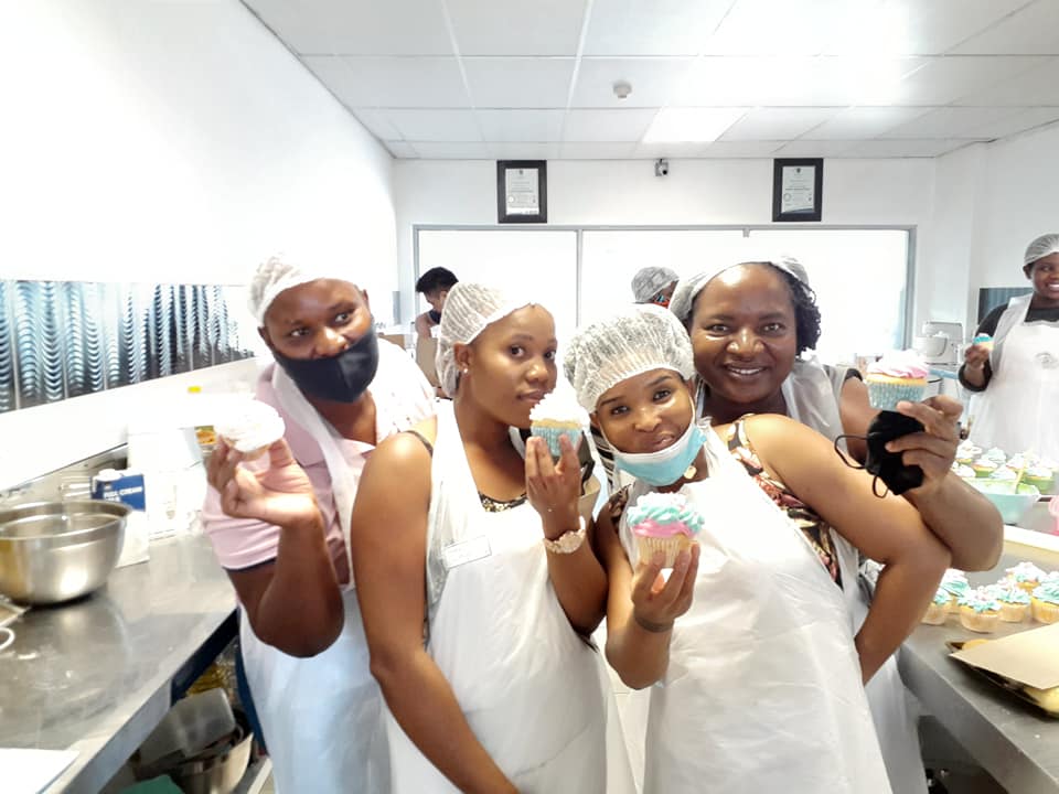 Baking course students