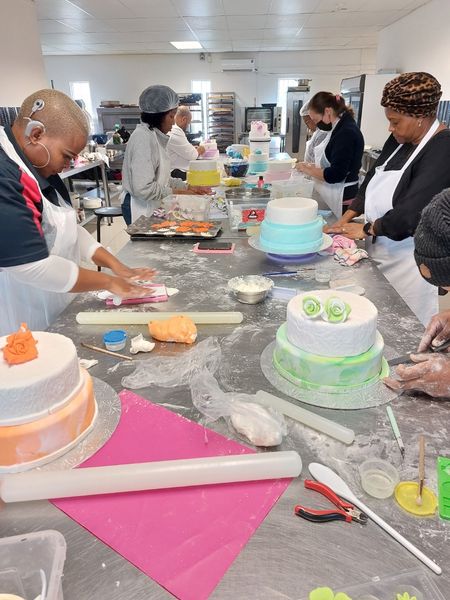 Students during a cake decorating class