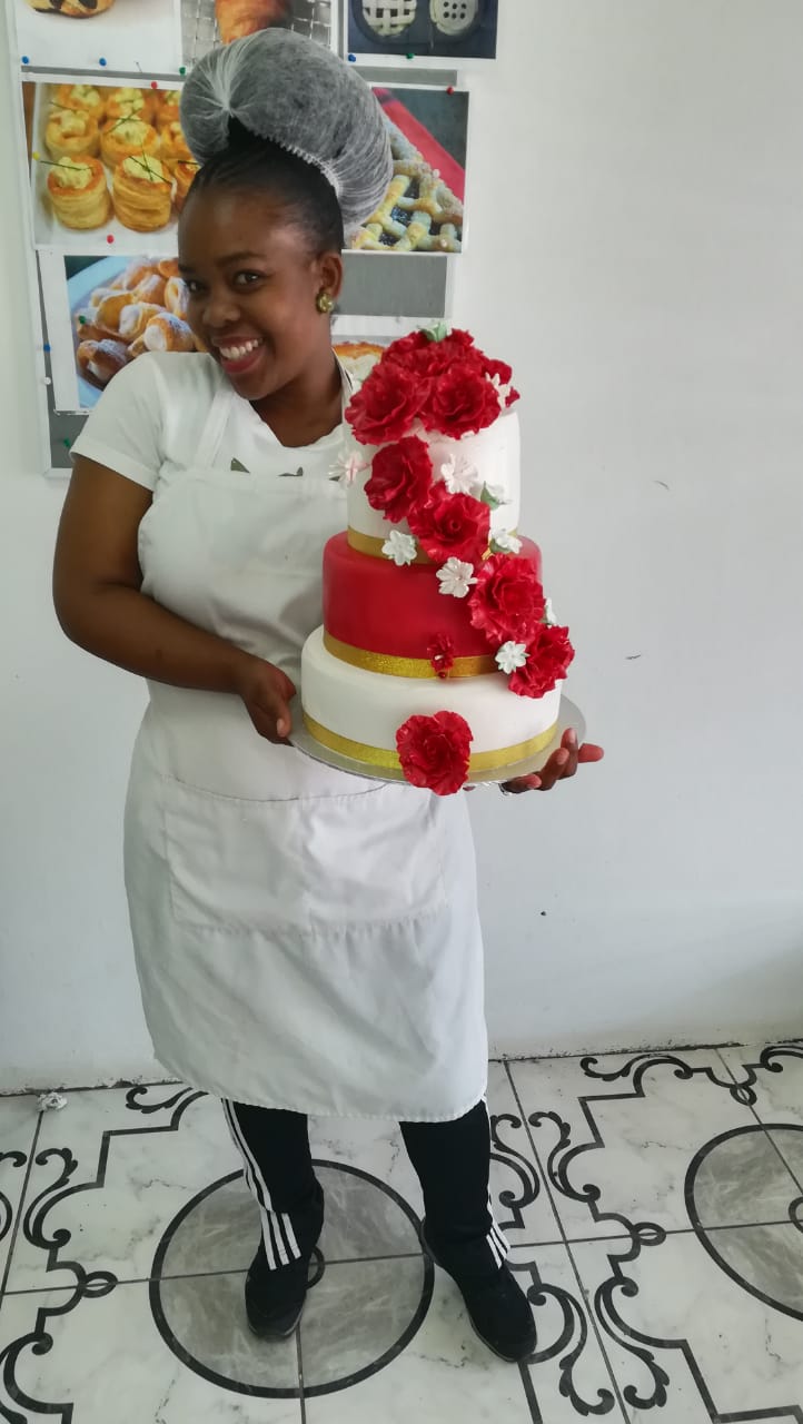 Wedding cake decorating course photo