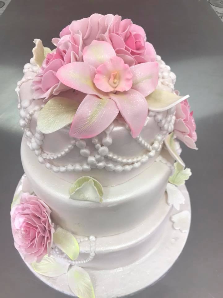 Wedding cake decorating course beginners